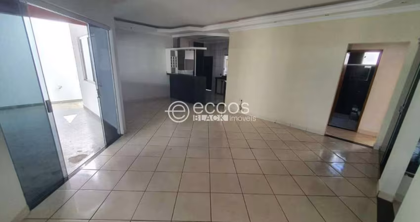 Casa para aluguel, 3 quartos, 1 suíte, 5 vagas, Santa Rosa - Uberlândia/MG