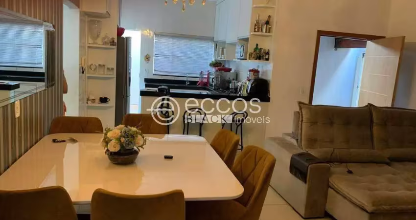 Casa para aluguel, 3 quartos, 1 suíte, 2 vagas, Jardim Patrícia - Uberlândia/MG