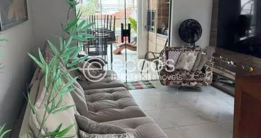 Casa à venda, 3 quartos, 1 suíte, 1 vaga, Martins - Uberlândia/MG