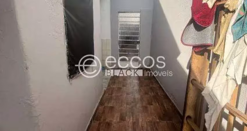 Casa à venda, 5 quartos, 1 suíte, 2 vagas, Osvaldo Rezende - Uberlândia/MG