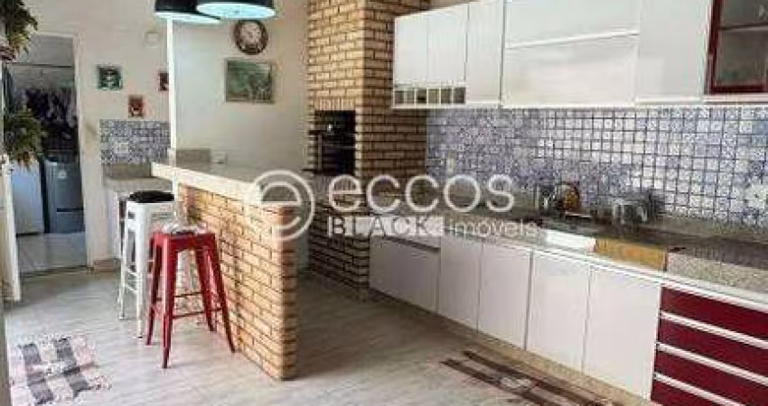 Casa à venda, 3 quartos, 1 suíte, 2 vagas, Jardim Patrícia - Uberlândia/MG