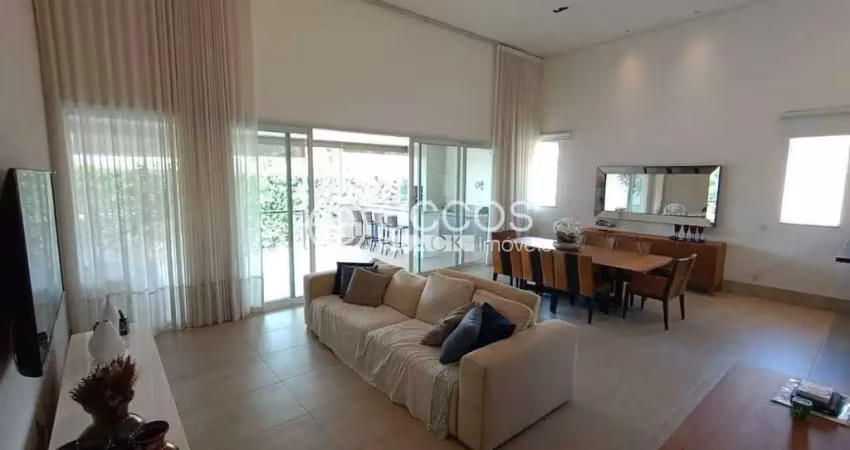 Casa em condomínio para aluguel, 5 quartos, 5 suítes, 6 vagas, Nova Uberlândia - Uberlândia/MG