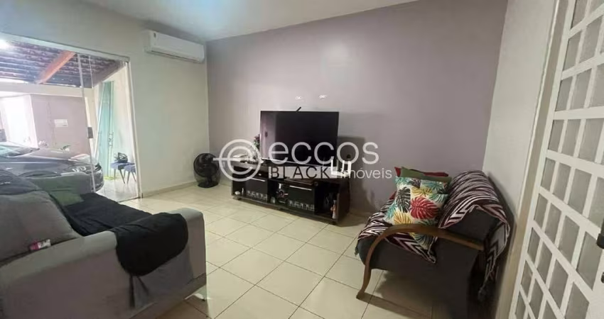 Casa à venda, 3 quartos, 1 suíte, 2 vagas, Jaraguá - Uberlândia/MG