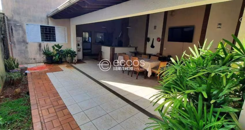 Casa para aluguel, 5 quartos, 1 vaga, CENTRO - ARAGUARI/MG