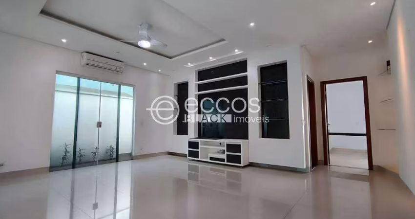 Casa em condomínio para aluguel, 3 quartos, 2 suítes, 2 vagas, Jardim Inconfidência - Uberlândia/MG