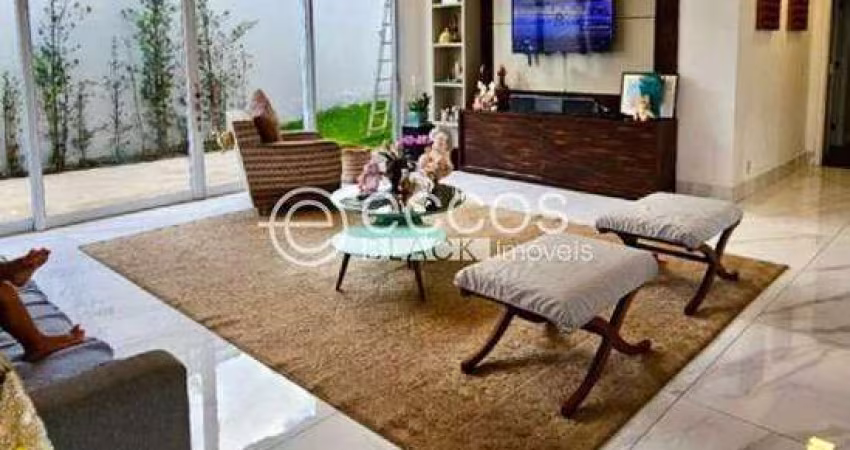 Casa em condomínio à venda, 4 quartos, 2 suítes, 4 vagas, Alphaville Lagoa dos Ingleses - Nova Lima/MG