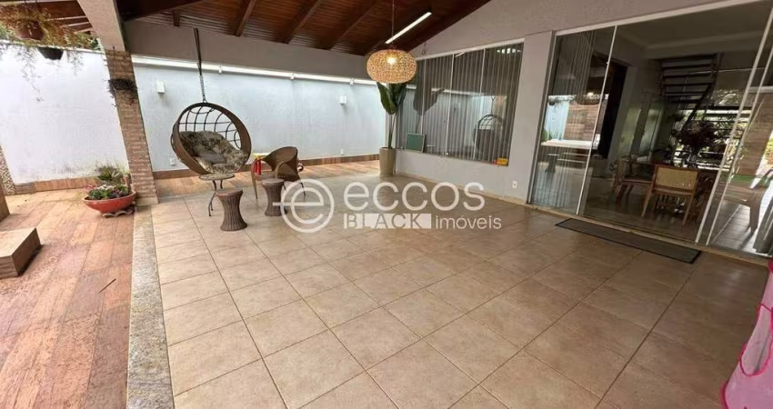 Casa em condomínio para aluguel, 4 quartos, 1 suíte, 4 vagas, Jardim Sul - Uberlândia/MG