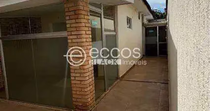 Casa para aluguel, 5 quartos, osvaldo rezende - uberlândia/mg