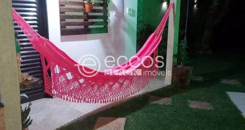 Casa à venda, 2 quartos, 1 suíte, 4 vagas, Parque das Américas - Uberlândia/MG