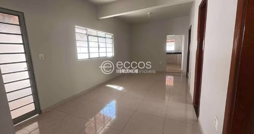 Casa para aluguel, 3 quartos, 4 vagas, CENTRO - ARAGUARI/MG