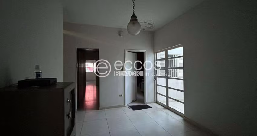 Casa à venda, 4 quartos, 2 suítes, 2 vagas, Centro - Uberlândia/MG