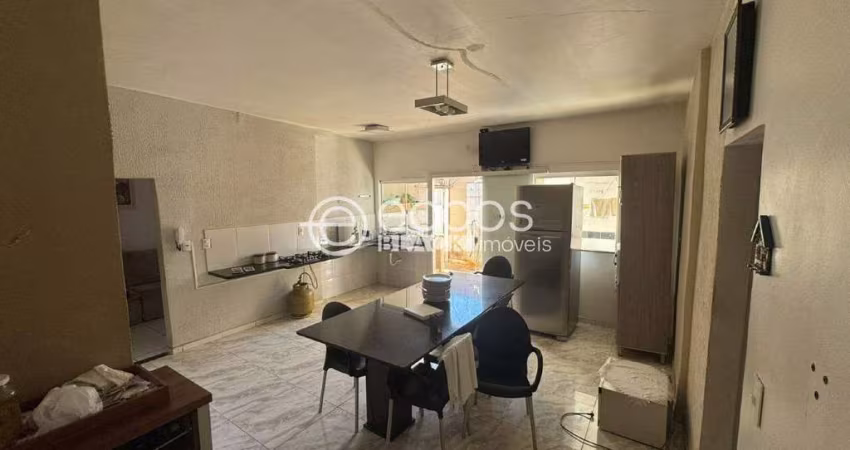 Casa para aluguel, 2 quartos, 2 suítes, 2 vagas, Nossa Senhora Aparecida - Uberlândia/MG