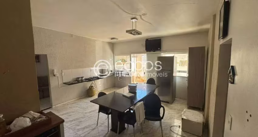 Casa para aluguel, 2 quartos, 2 suítes, 2 vagas, nossa senhora aparecida - uberlândia/mg