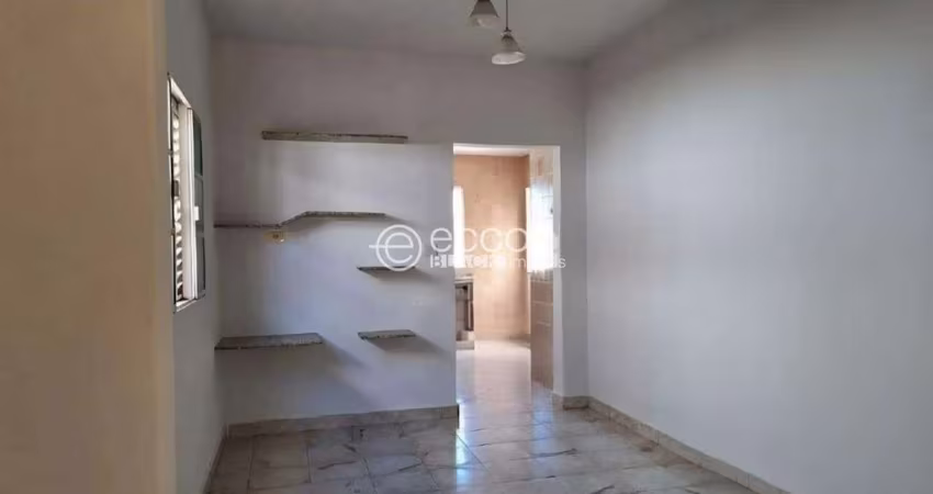 Casa para aluguel, 3 quartos, 1 suíte, 1 vaga, Saraiva - Uberlândia/MG