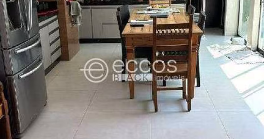 Casa à venda, 3 quartos, 3 suítes, Alto Umuarama - Uberlândia/MG