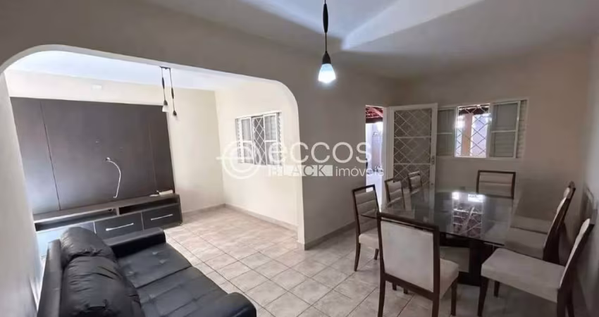 Casa para aluguel, 3 quartos, 1 suíte, 2 vagas, Granada - Uberlândia/MG