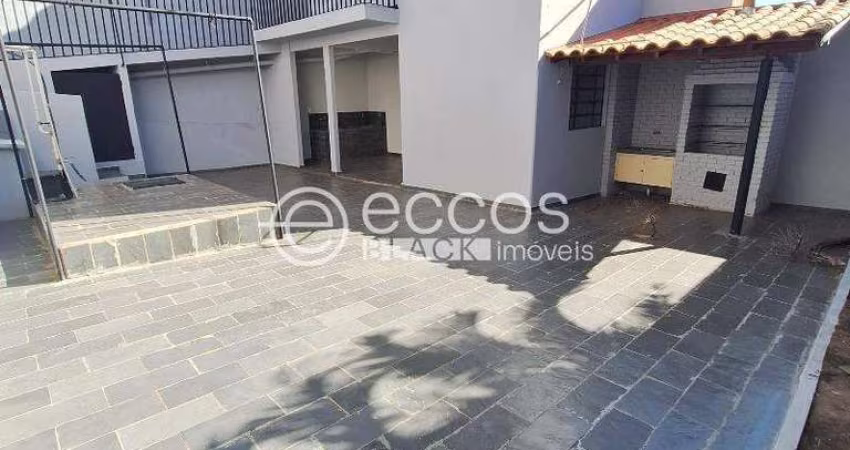 Casa para aluguel, 4 quartos, 2 suítes, 2 vagas, BOSQUE - ARAGUARI/MG
