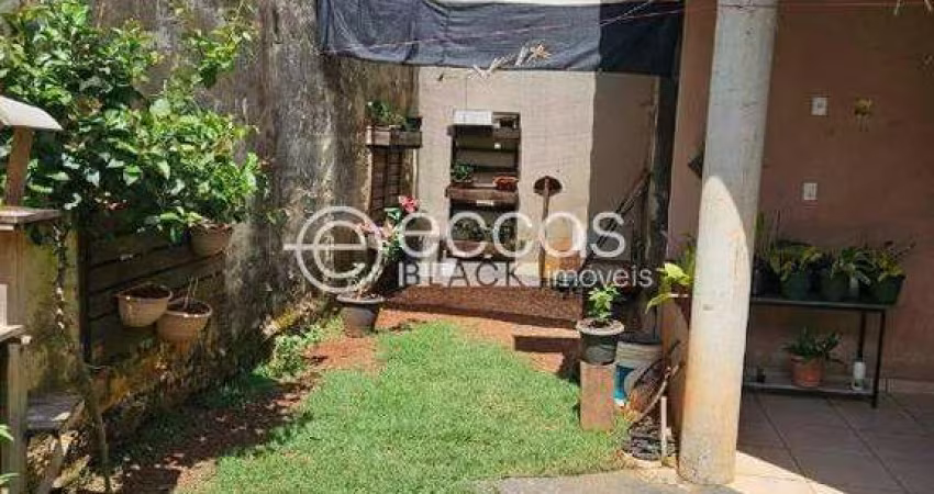 Casa à venda, 3 quartos, 1 suíte, Jardim Regina - ARAGUARI/MG