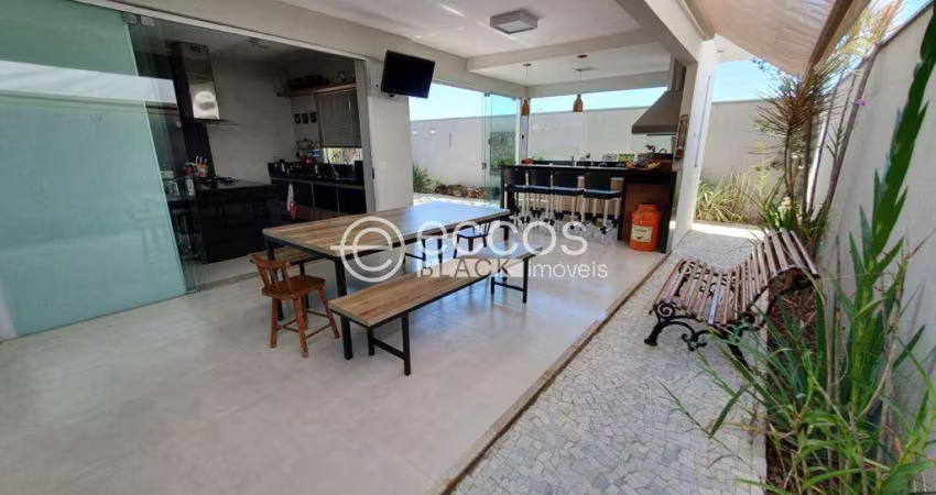 Casa em condomínio para aluguel, 3 quartos, 1 suíte, 3 vagas, Laranjeiras - Uberlândia/MG