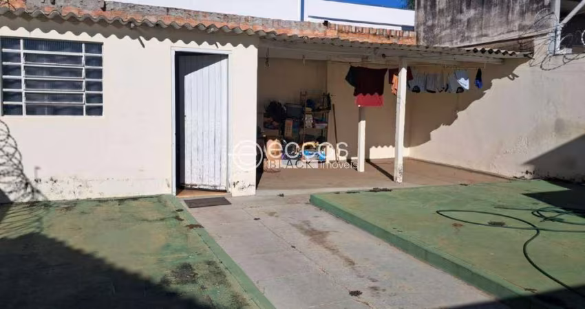 Casa à venda, 2 quartos, 1 vaga, Cidade Jardim - Uberlândia/MG