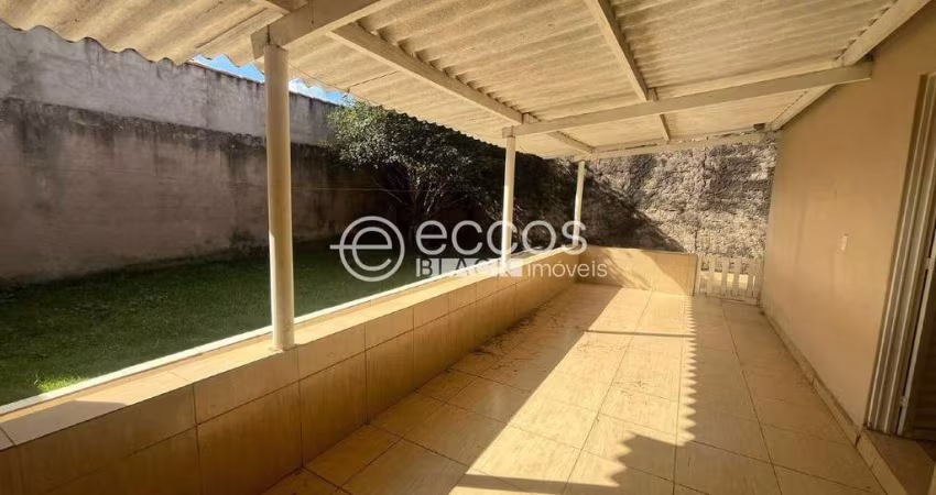 Casa à venda, 3 quartos, 1 vaga, Luizote de Freitas - Uberlândia/MG