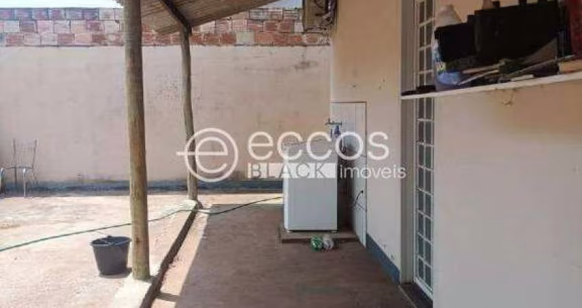 Casa à venda, 2 quartos, 1 suíte, 3 vagas, Jardim Europa - Uberlândia/MG