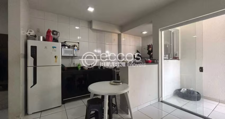 Apartamento à venda, 2 quartos, 1 suíte, 1 vaga, Jardim Patrícia - Uberlândia/MG