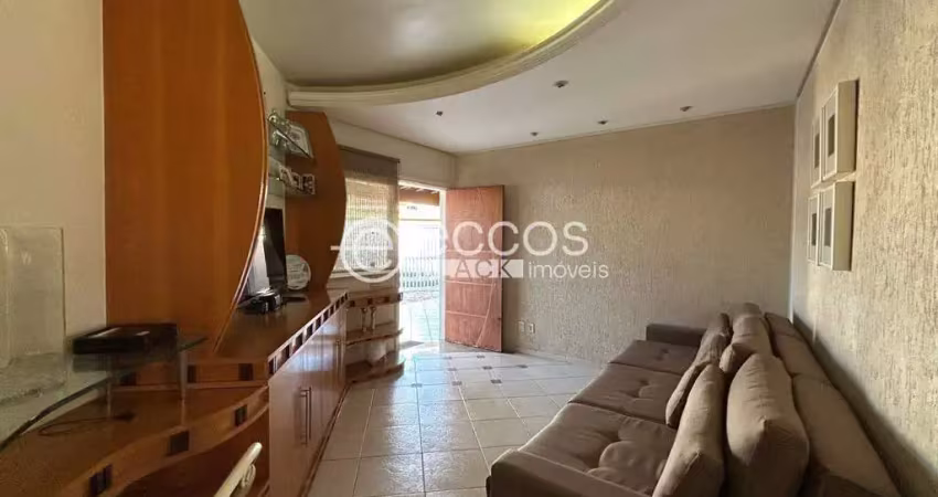 Casa à venda, 3 quartos, 1 suíte, 3 vagas, santa mônica - uberlândia/mg