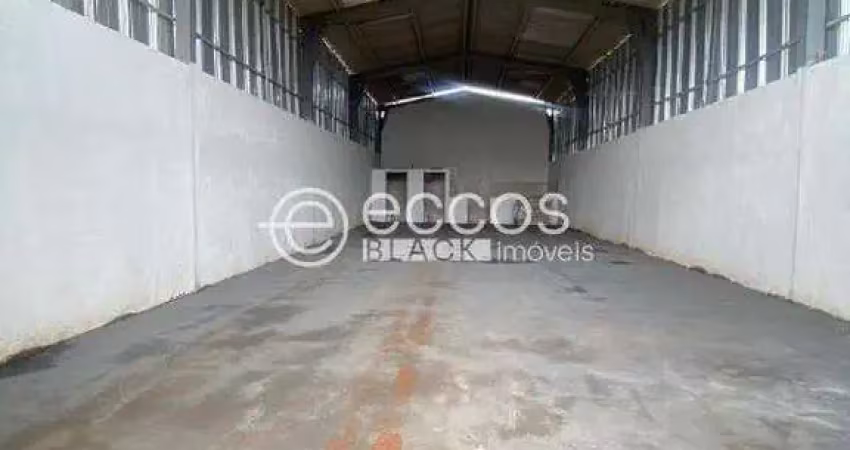 Casa à venda na Avenida do Corinto, 102, Laranjeiras, Uberlândia