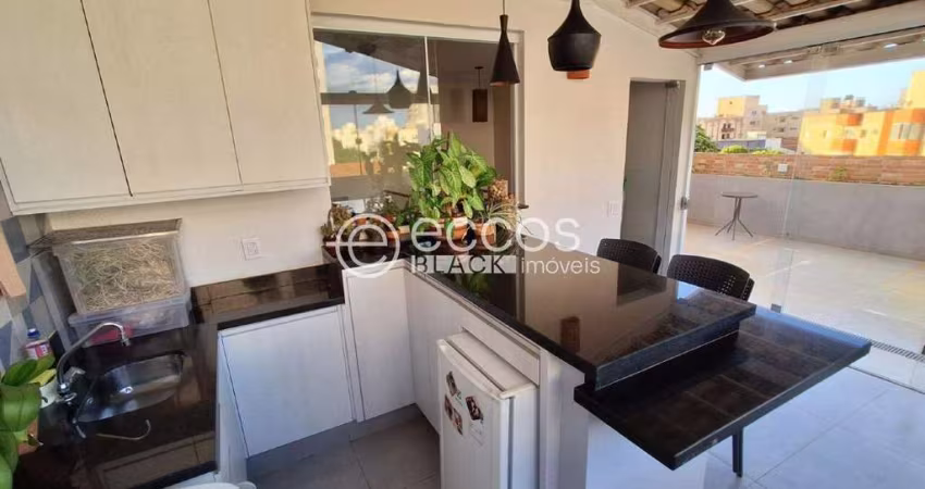 Cobertura à venda, 3 quartos, 1 suíte, 1 vaga, Santa Mônica - Uberlândia/MG