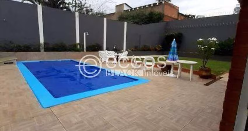 Casa à venda, 4 quartos, 2 suítes, 4 vagas, Cidade Jardim - Uberlândia/MG