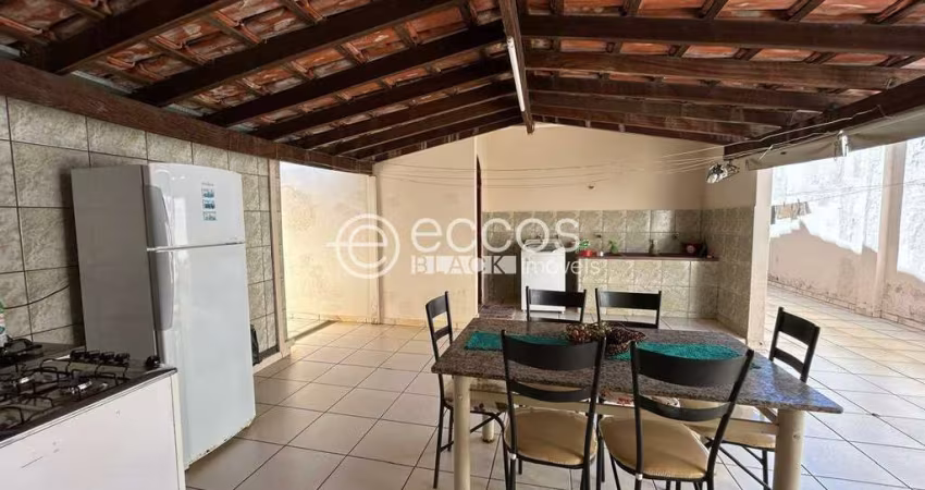 Casa à venda, 3 quartos, 1 suíte, 3 vagas, Tibery - Uberlândia/MG