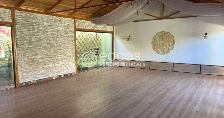 Casa à venda, 3 quartos, 2 vagas, Santa Mônica - Uberlândia/MG