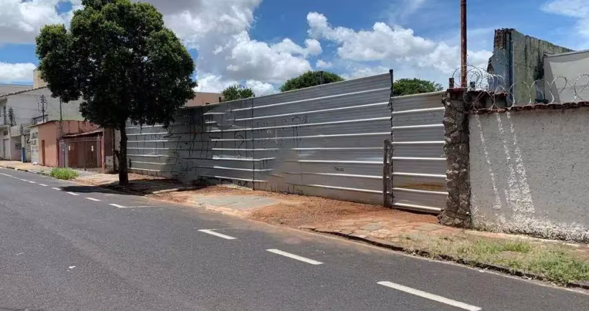 Terreno à venda na Rua Curitiba, 966, Brasil, Uberlândia