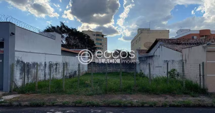Terreno à venda na Rua Hildebrando Oliva, 80, Santa Mônica, Uberlândia