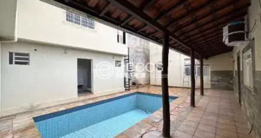 Casa para aluguel, 4 quartos, 2 suítes, 2 vagas, São Benedito - UBERABA/MG