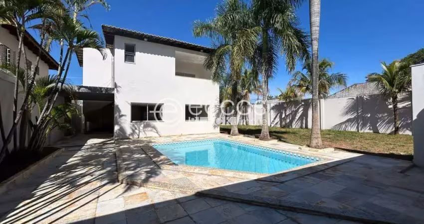 Casa à venda, 4 quartos, 2 suítes, 6 vagas, Jardim Karaíba - Uberlândia/MG