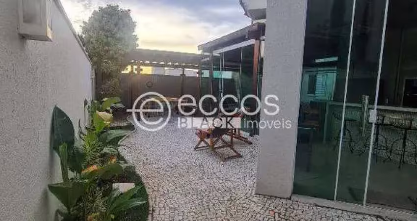 Casa em condomínio à venda, 5 quartos, 4 suítes, 2 vagas, aclimação - uberlândia/mg