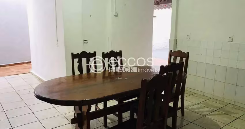Casa para aluguel, 4 quartos, 1 suíte, 2 vagas, osvaldo rezende - uberlândia/mg