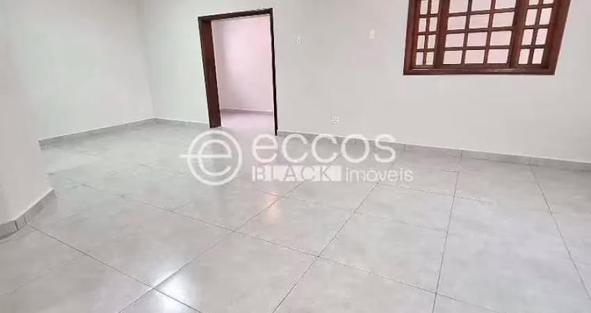 Casa para aluguel, 3 quartos, 1 suíte, 2 vagas, jardim regina - araguari/mg