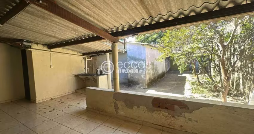 Casa para aluguel, 3 quartos, 1 suíte, 1 vaga, independência - araguari/mg
