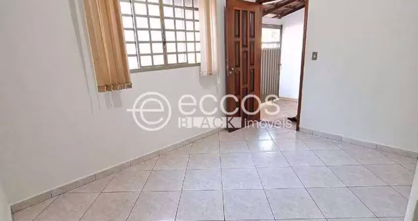 Casa à venda, 2 quartos, 1 vaga, bosque - araguari/mg