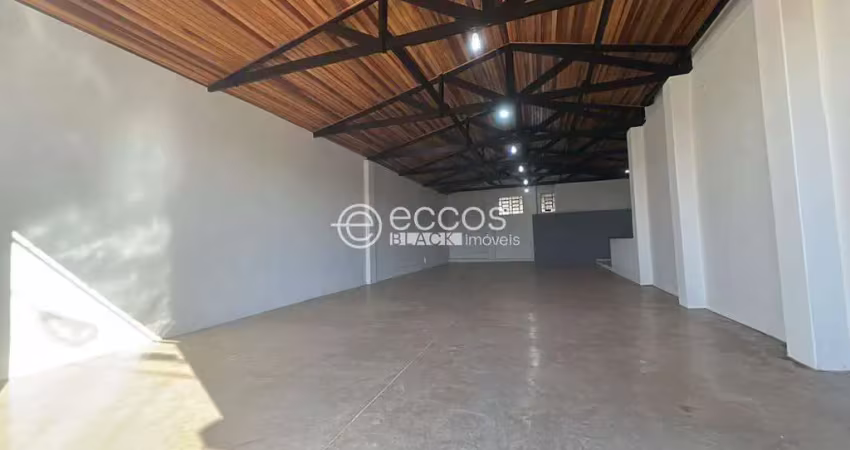 Barracão / Galpão / Depósito para alugar na Rua Padre Lafaiete, --, Centro, Araguari