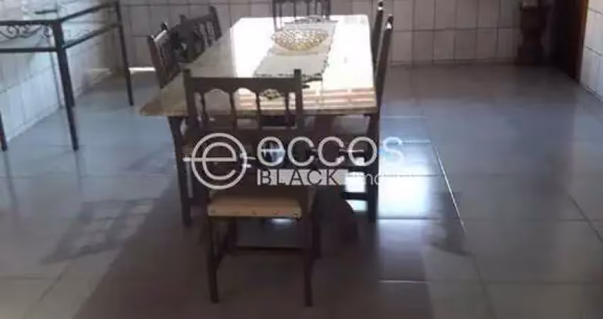 Casa à venda, 3 quartos, 1 suíte, 6 vagas, jaraguá - uberlândia/mg