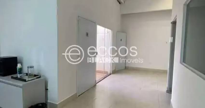 Casa comercial para alugar na Avenida Monsenhor Eduardo, 1571, Bom Jesus, Uberlândia
