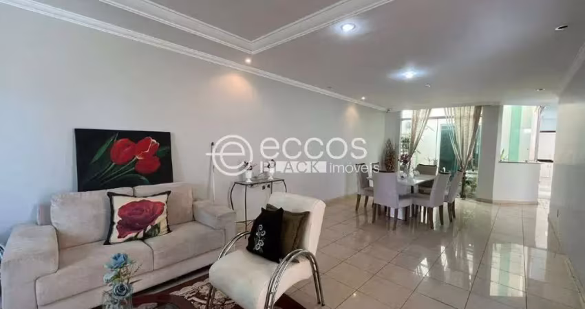 Casa à venda, 6 quartos, 4 suítes, 3 vagas, presidente roosevelt - uberlândia/mg