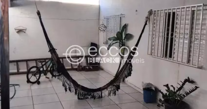Casa à venda, 2 quartos, 2 vagas, granada - uberlândia/mg
