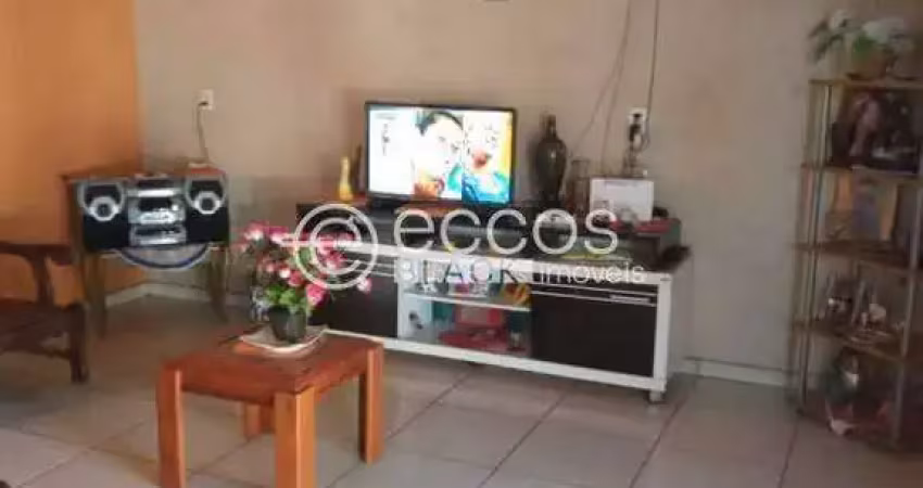 Casa comercial à venda na Rua Maria Moreira, 654, Vieno, Araguari