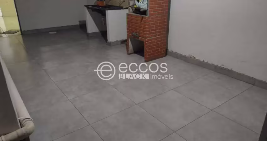 Casa para aluguel, 3 quartos, 1 suíte, 2 vagas, independência - araguari/mg