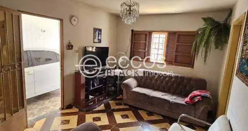 Casa à venda, 6 quartos, 1 suíte, 1 vaga, nossa senhora da abadia - uberaba/mg